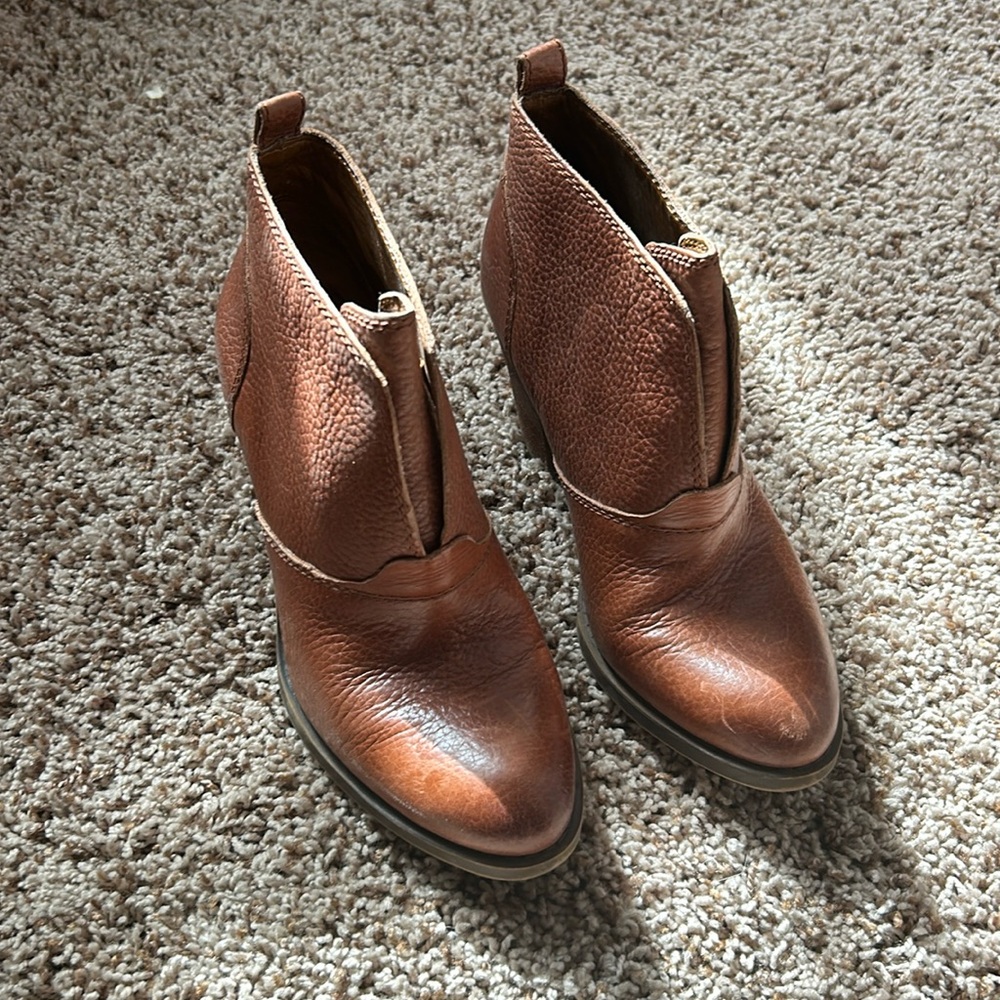 Lucky Brand Ehllen Slip on Heeled Leather Ankle Boot Cambel Brown Women's sz 7